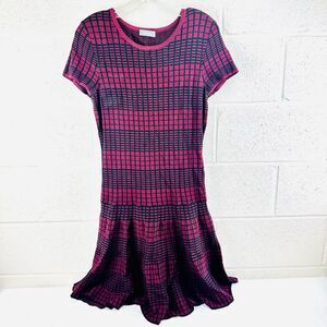 Neiman Marcus Sz M Burgundy Black Short Sleeve Knit Dress Pleated Skirt